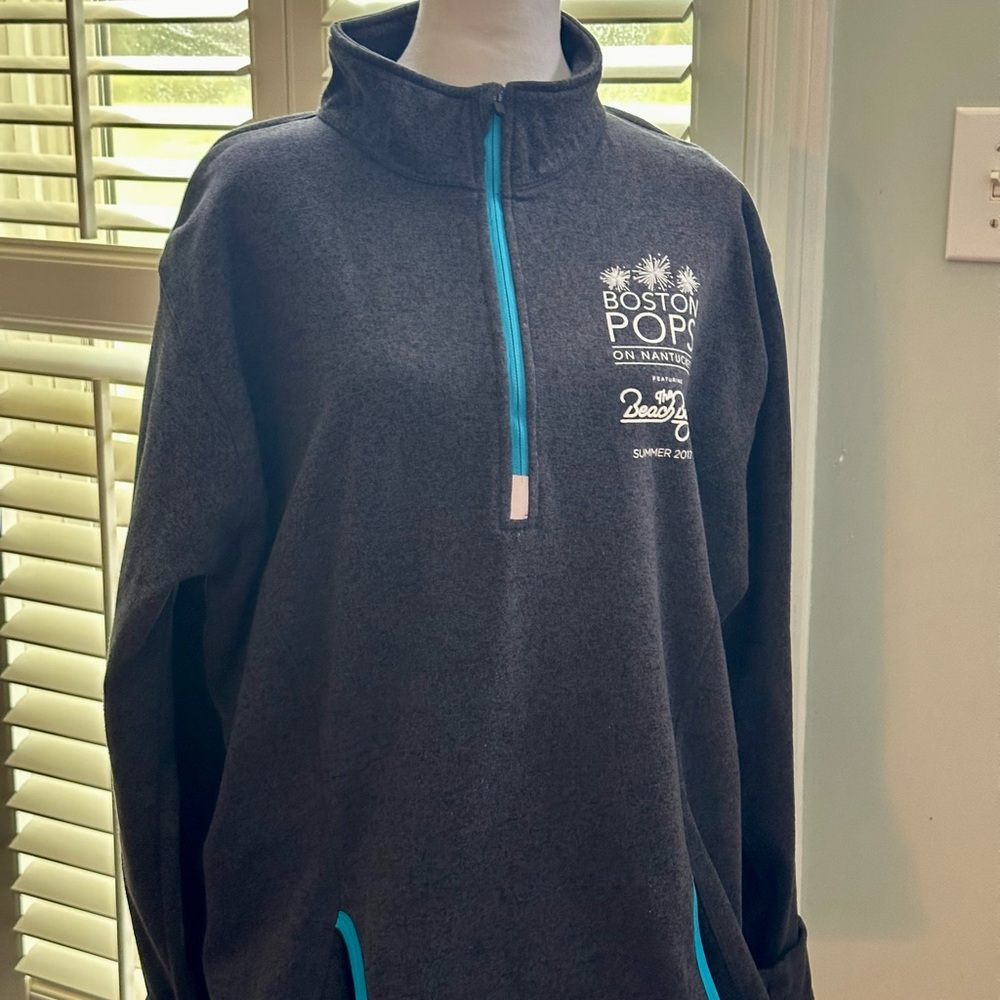 Gray‎ Fleece Pullover.